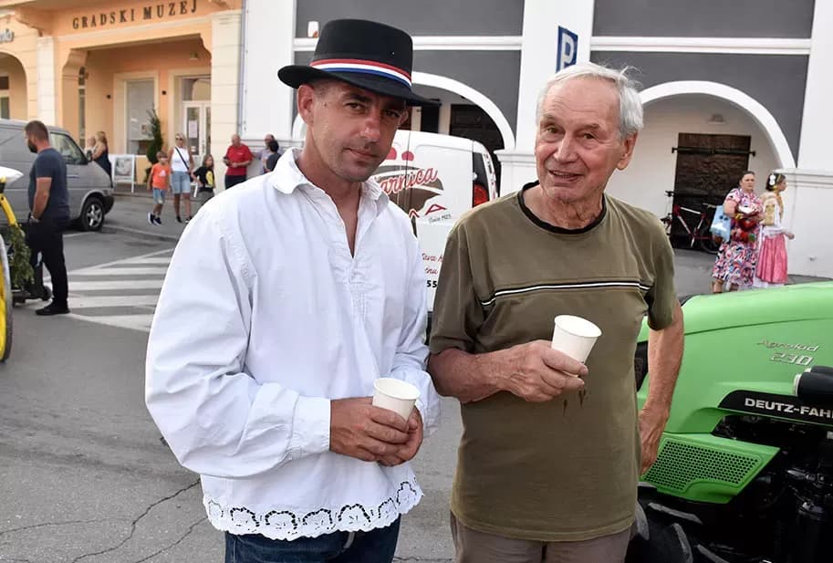 (FOTOGALERIJA) SVEČANA FESTIVALSKA POVORKA ULICAMA GRADA: Pokazana ljepta baštine koja krasi Požešku kotlinu