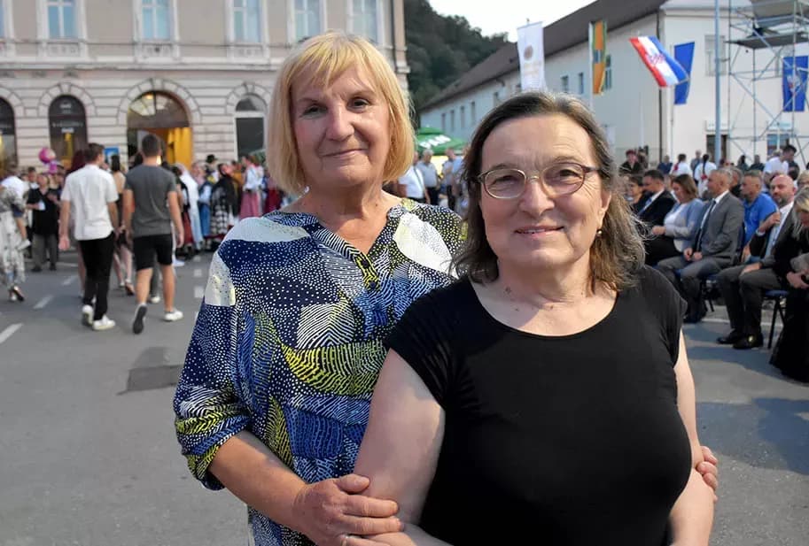 Za najgizdaviju Šokicu izabrana Angela Butorac iz Starih Mikanovaca, prvu pratilju Eva Svjetličić iz Jakšića, a drugu Veronika Mataić iz Starog Topolja