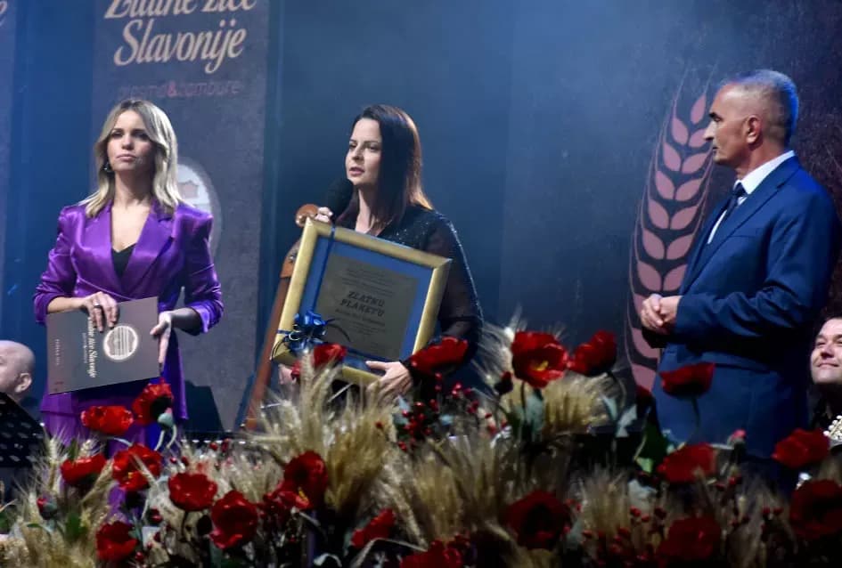 (FOTOGALERIJA) Festivalski koncert u čast Ćiri Gašparcu- obitelji plaketa zahvale za njegov doprinos glazbenoj baštini