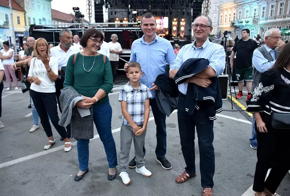 (VELIKA FOTOGALERIJA) Zlatne žice  Slavonije iznjedrile nove tamburaške hitove