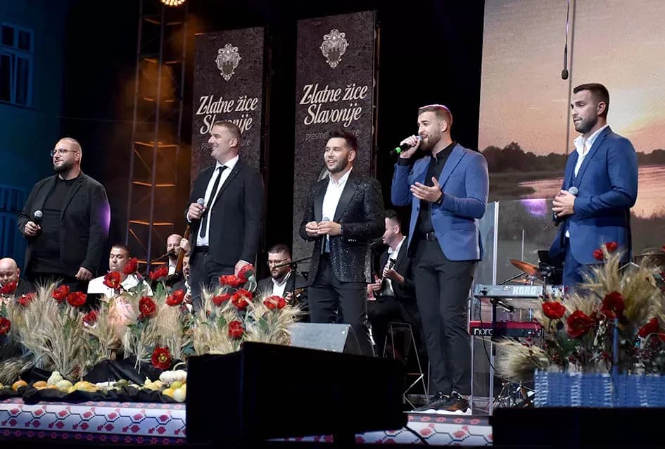 (VELIKA FOTOGALERIJA) Zlatne žice  Slavonije iznjedrile nove tamburaške hitove