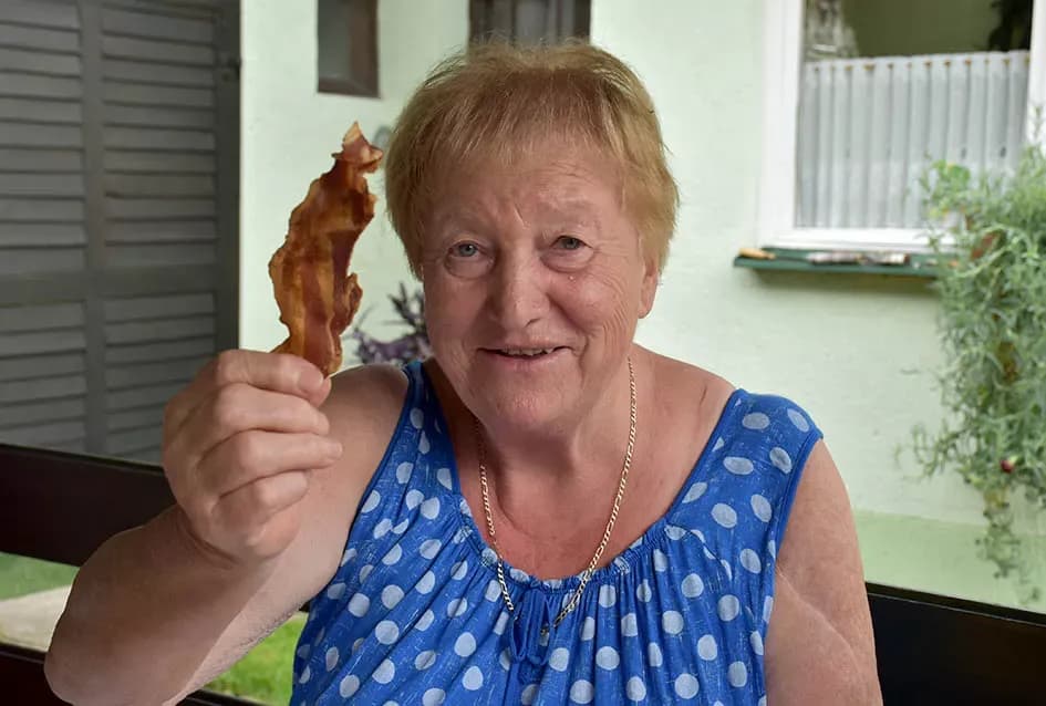 Prijatelji veličanke Danica Mandić uz tortu proslavili 546 godina života