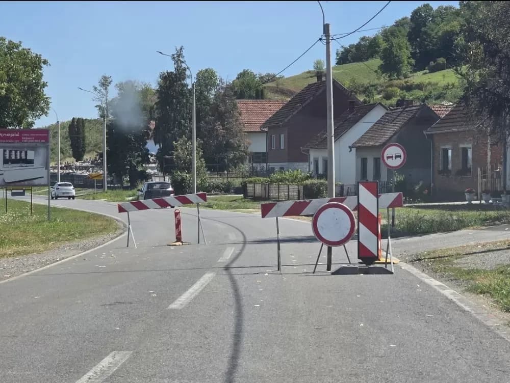Policijske kamere bilježe svaki prolazak vozila kroz zonu zabrane prometovanja u Kuzmici.