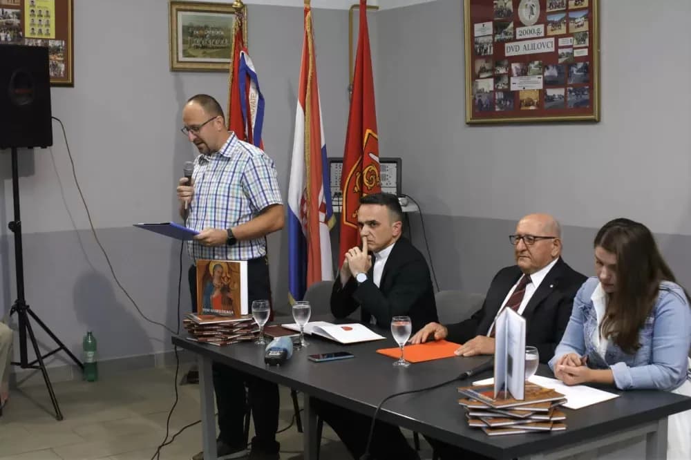 Predstavljena foto monografija Ivice Ciganovića “Tebi Gospo draga”