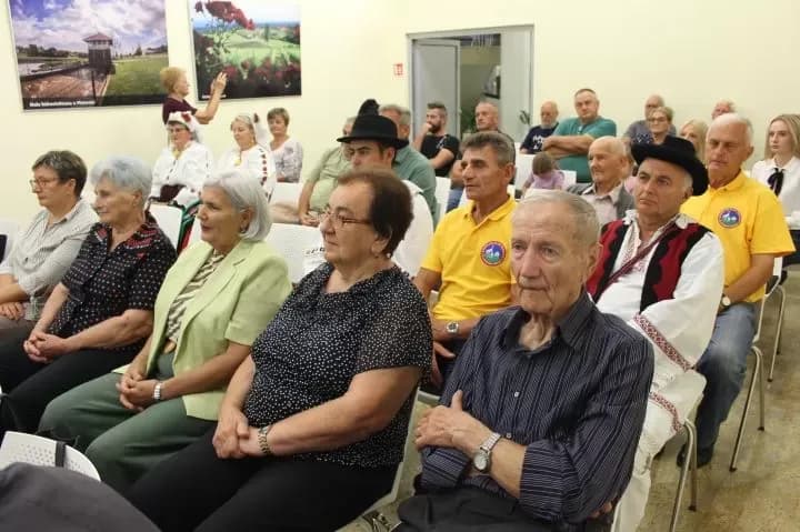 POETSKA VEČER: Predstavljena prva zbirka pjesama Kate Tutić „Divlja rijeka života“