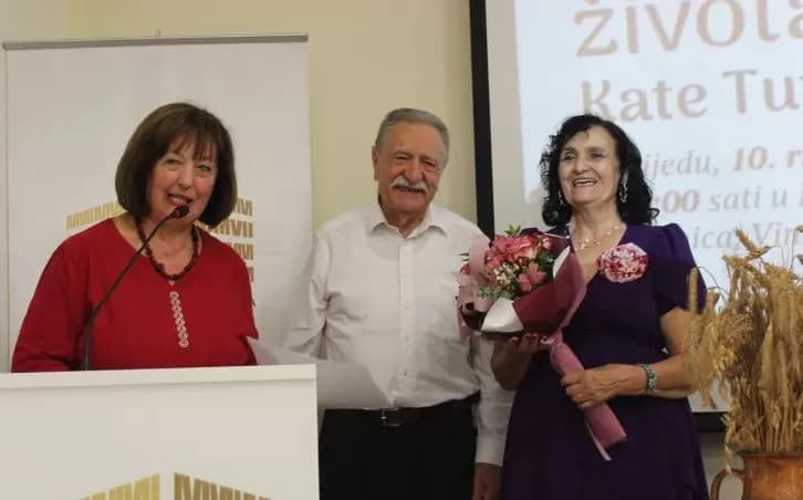 POETSKA VEČER: Predstavljena prva zbirka pjesama Kate Tutić „Divlja rijeka života“