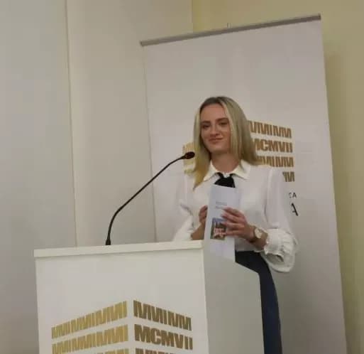 POETSKA VEČER: Predstavljena prva zbirka pjesama Kate Tutić „Divlja rijeka života“