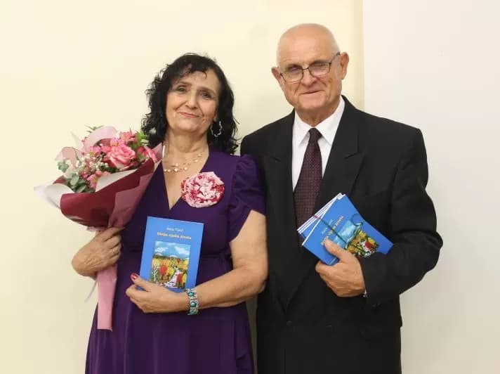 POETSKA VEČER: Predstavljena prva zbirka pjesama Kate Tutić „Divlja rijeka života“