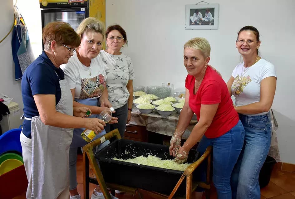 (FOTO) Velika svečanost u Alilovcima: Proslavljena 100. obljetnica kapelice Blažene Djevice Marije