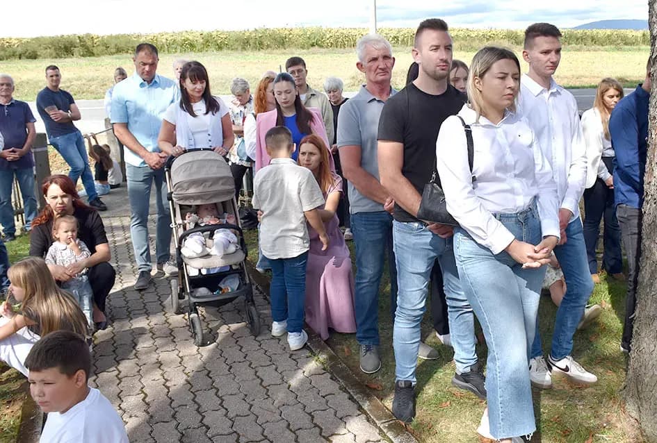 (FOTO) Velika svečanost u Alilovcima: Proslavljena 100. obljetnica kapelice Blažene Djevice Marije