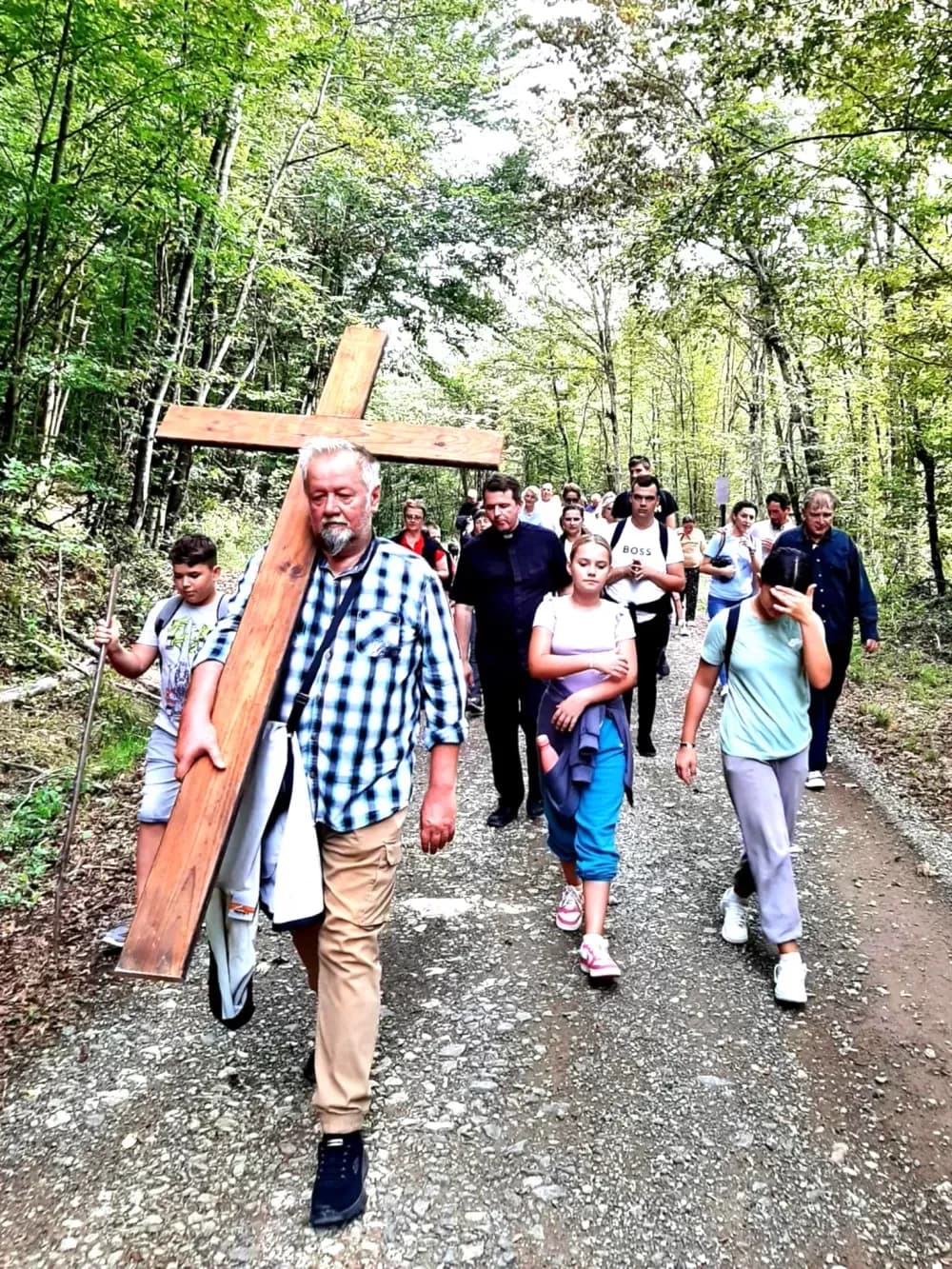 KRIŽNI PUT POŽEŠKA KOPRIVNICA-KLIKUN: Tradicionalno hodočašče predvodio pleternički župnik Dragan Hrgić