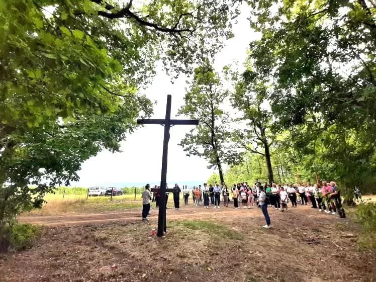 KRIŽNI PUT POŽEŠKA KOPRIVNICA-KLIKUN: Tradicionalno hodočašče predvodio pleternički župnik Dragan Hrgić