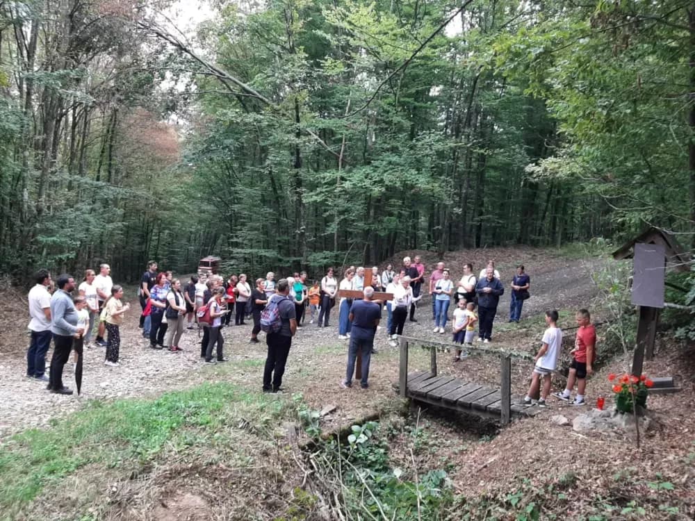KRIŽNI PUT POŽEŠKA KOPRIVNICA-KLIKUN: Tradicionalno hodočašče predvodio pleternički župnik Dragan Hrgić