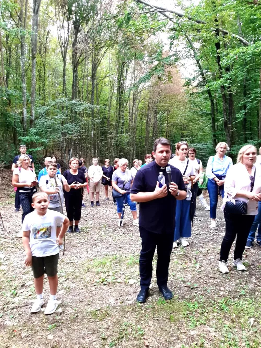 KRIŽNI PUT POŽEŠKA KOPRIVNICA-KLIKUN: Tradicionalno hodočašče predvodio pleternički župnik Dragan Hrgić