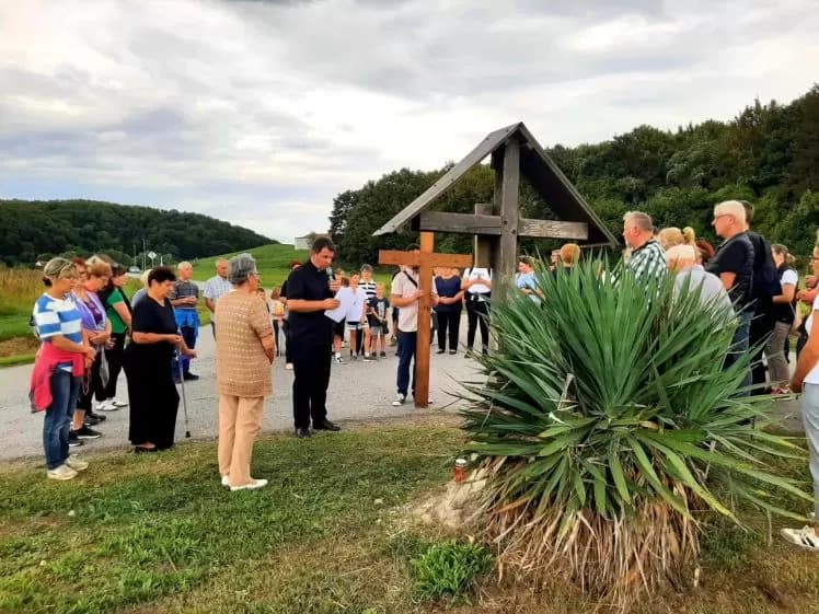 KRIŽNI PUT POŽEŠKA KOPRIVNICA-KLIKUN: Tradicionalno hodočašče predvodio pleternički župnik Dragan Hrgić