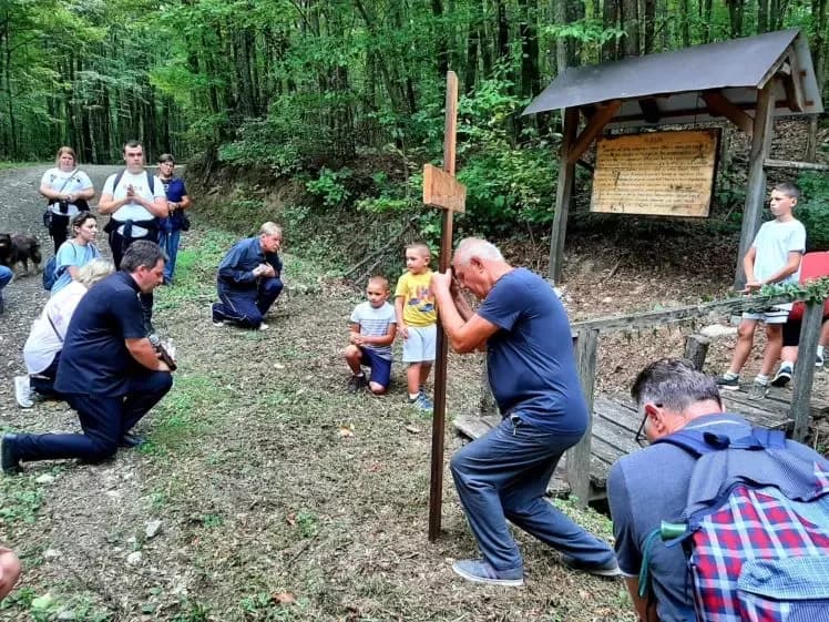 KRIŽNI PUT POŽEŠKA KOPRIVNICA-KLIKUN: Tradicionalno hodočašče predvodio pleternički župnik Dragan Hrgić