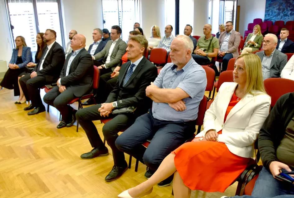 GOSPODARSKI USPJEH:Zlatne kune dobile tvrtke Lipik glas, Usluga i Legac partner