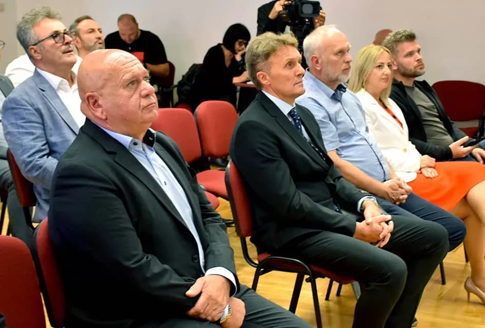GOSPODARSKI USPJEH:Zlatne kune dobile tvrtke Lipik glas, Usluga i Legac partner
