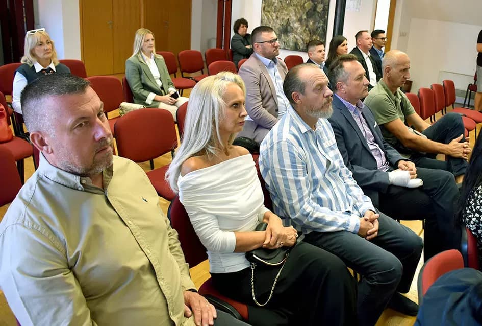 GOSPODARSKI USPJEH:Zlatne kune dobile tvrtke Lipik glas, Usluga i Legac partner