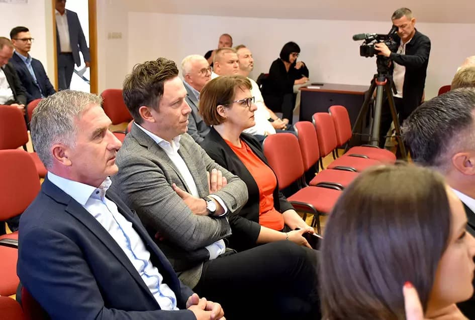 GOSPODARSKI USPJEH:Zlatne kune dobile tvrtke Lipik glas, Usluga i Legac partner