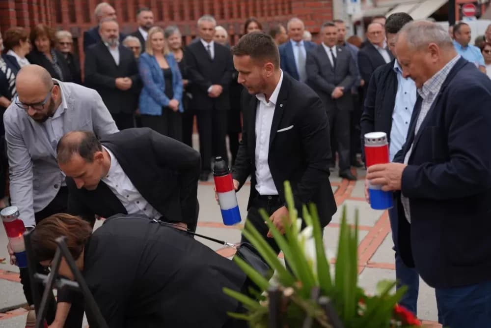 (FOTOGALERIJA) Prigodan program uz mimohod ulicama grada povodom Dana branitelja Požeško-slavonske županije