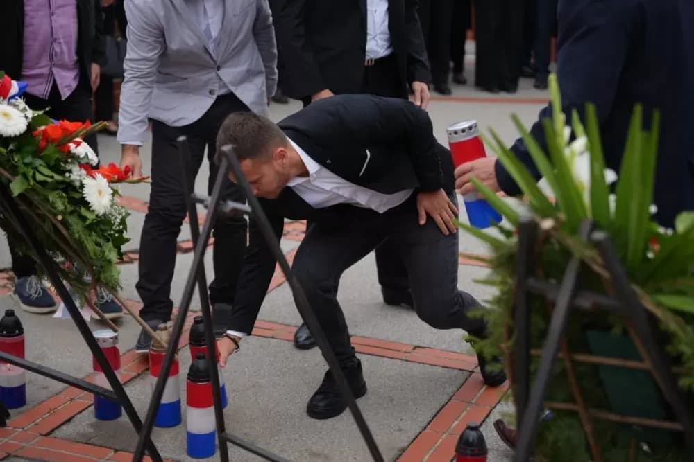 (FOTOGALERIJA) Prigodan program uz mimohod ulicama grada povodom Dana branitelja Požeško-slavonske županije