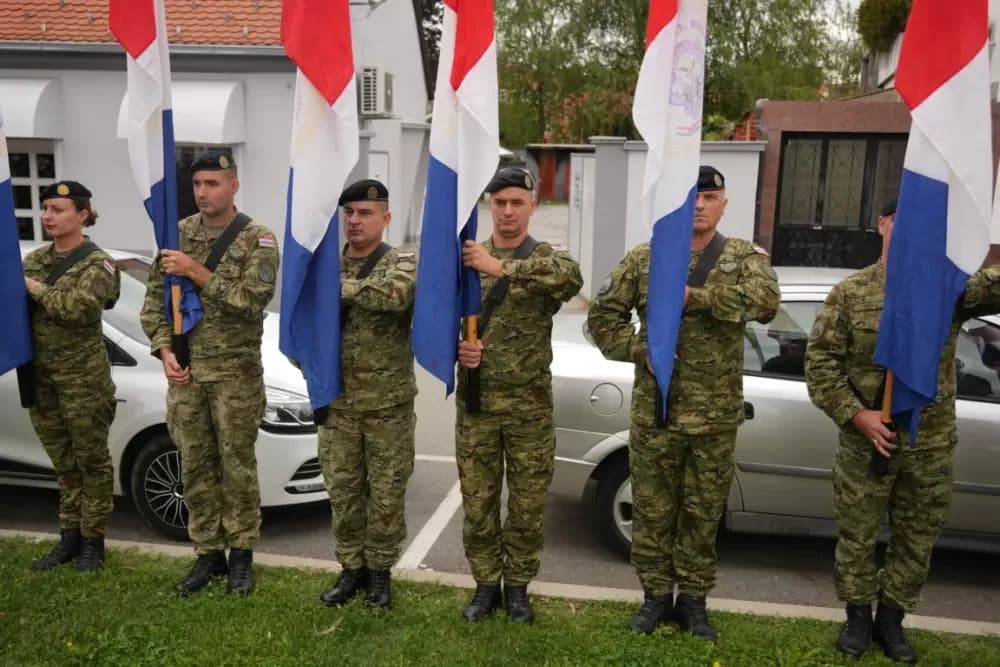 (FOTOGALERIJA) Prigodan program uz mimohod ulicama grada povodom Dana branitelja Požeško-slavonske županije