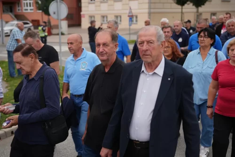 (FOTOGALERIJA) Prigodan program uz mimohod ulicama grada povodom Dana branitelja Požeško-slavonske županije