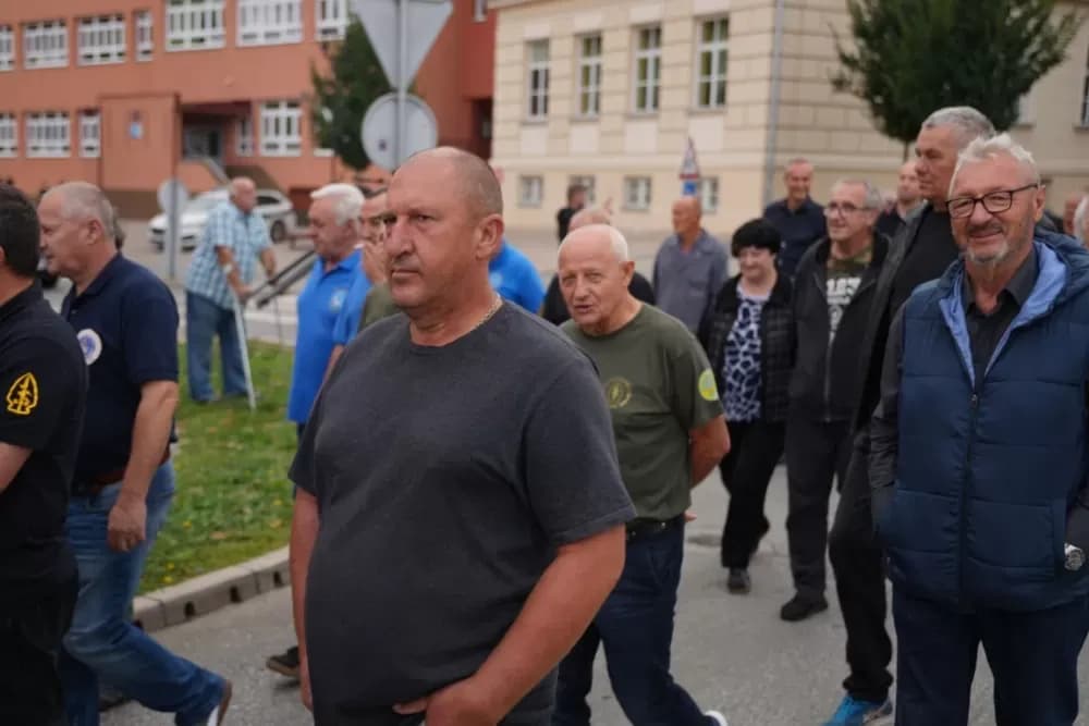 (FOTOGALERIJA) Prigodan program uz mimohod ulicama grada povodom Dana branitelja Požeško-slavonske županije