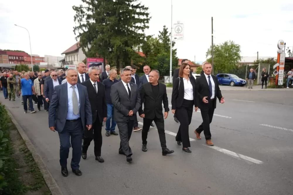 (FOTOGALERIJA) Prigodan program uz mimohod ulicama grada povodom Dana branitelja Požeško-slavonske županije
