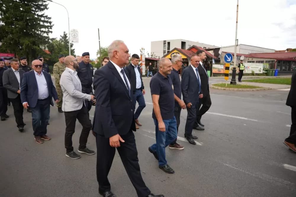 (FOTOGALERIJA) Prigodan program uz mimohod ulicama grada povodom Dana branitelja Požeško-slavonske županije
