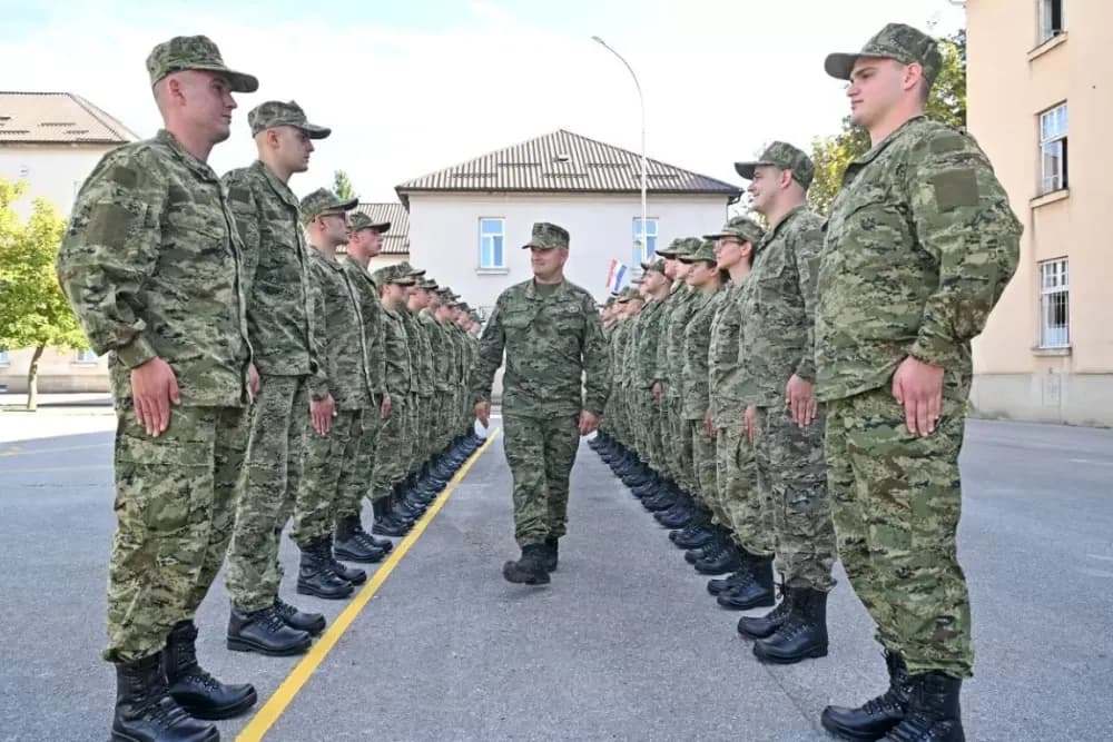 Novi naraštaj ročnika i ročnica stigao u Požegu na dragovoljno vojno osposobljavanje
