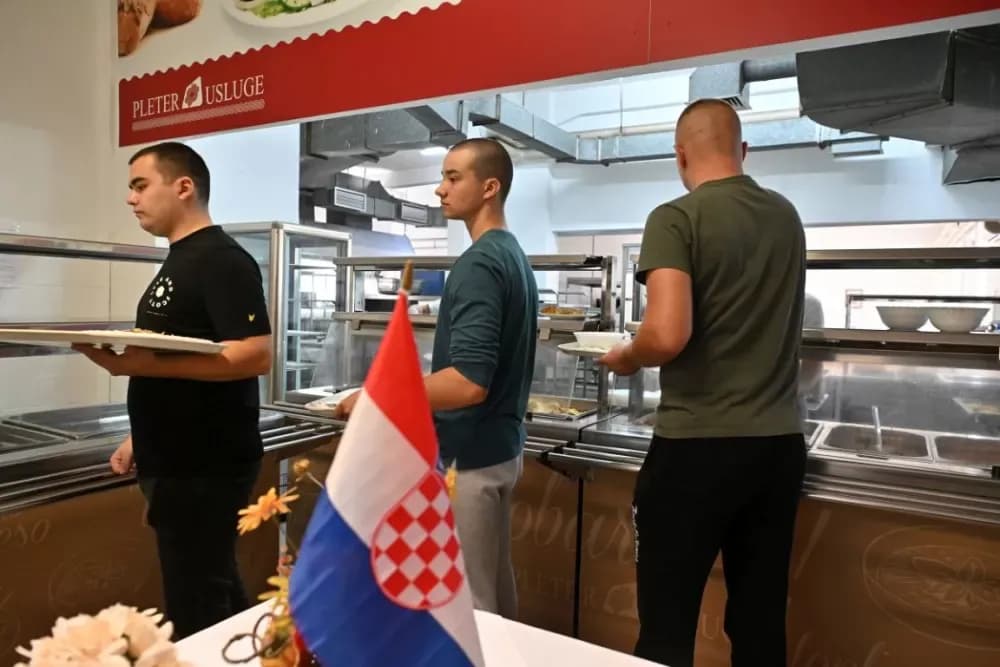 Novi naraštaj ročnika i ročnica stigao u Požegu na dragovoljno vojno osposobljavanje