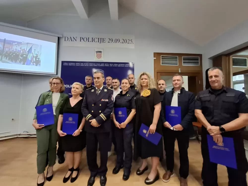 Pripadnici policije uz svoj dan primili odlikovanja, promaknuća i pohvale