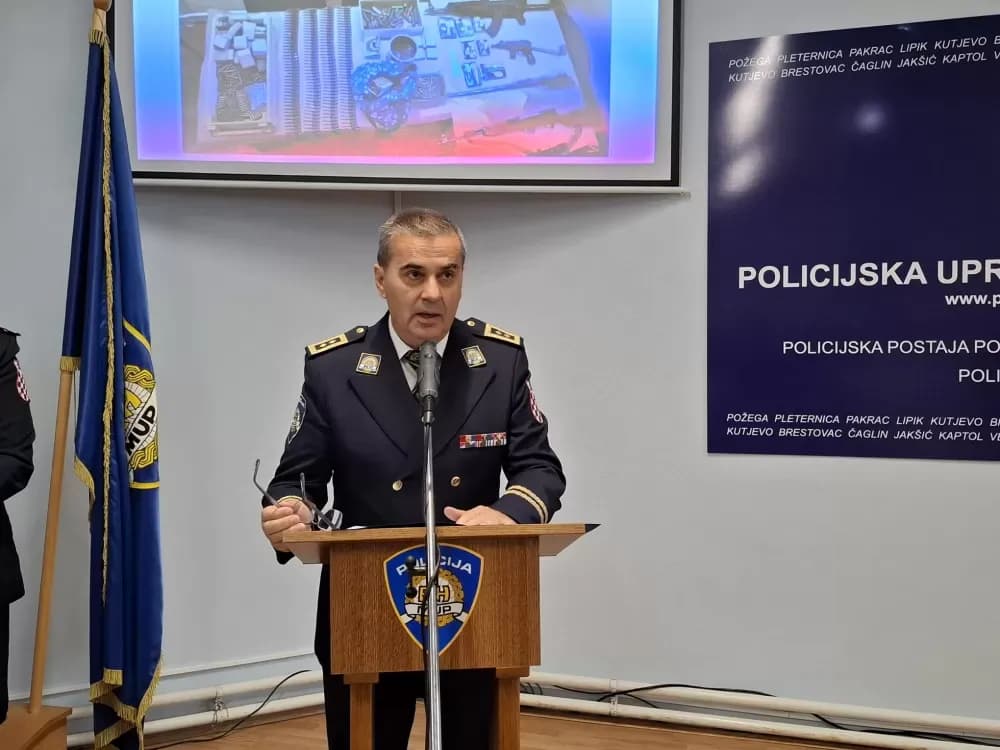 Pripadnici policije uz svoj dan primili odlikovanja, promaknuća i pohvale