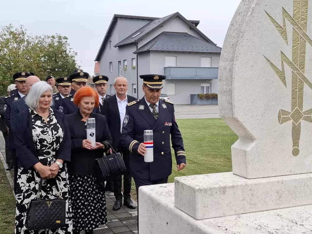 Pripadnici policije uz svoj dan primili odlikovanja, promaknuća i pohvale