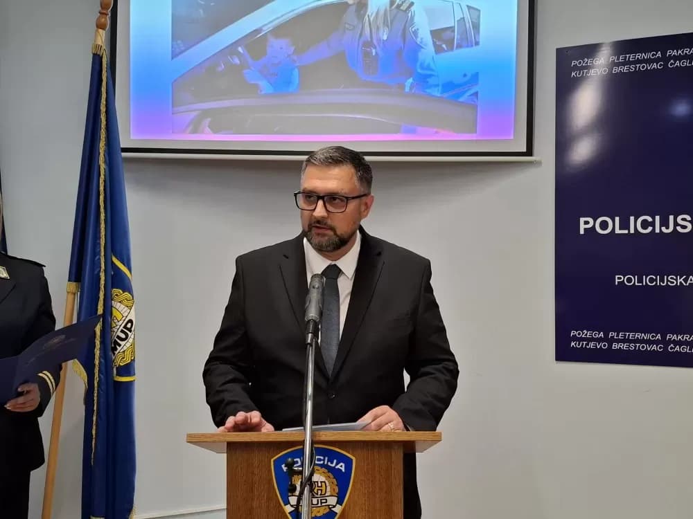 Pripadnici policije uz svoj dan primili odlikovanja, promaknuća i pohvale