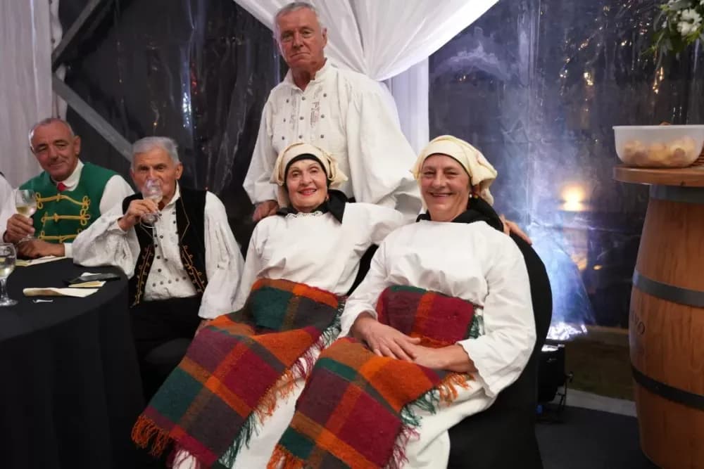Velika fešta za kupce i poslovne partnere u vinogradima Kutjeva d.d.: Uprizoreno i kako se nekad ʼgaziloʼ grožđe