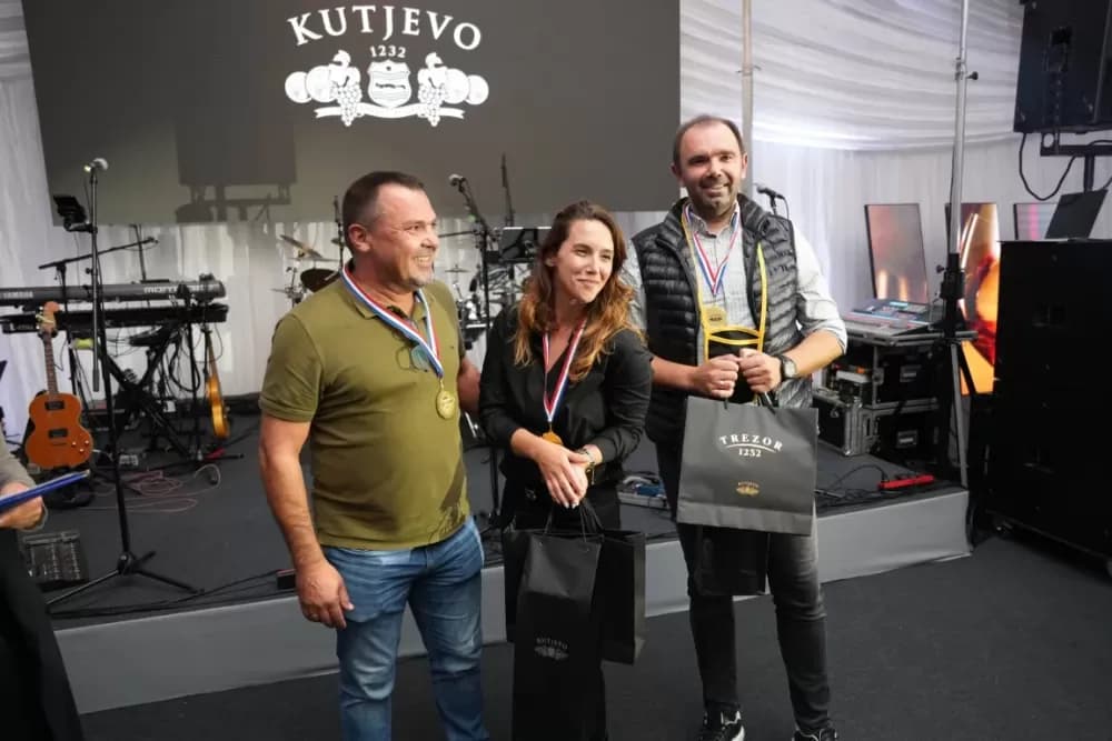 Velika fešta za kupce i poslovne partnere u vinogradima Kutjeva d.d.: Uprizoreno i kako se nekad ʼgaziloʼ grožđe