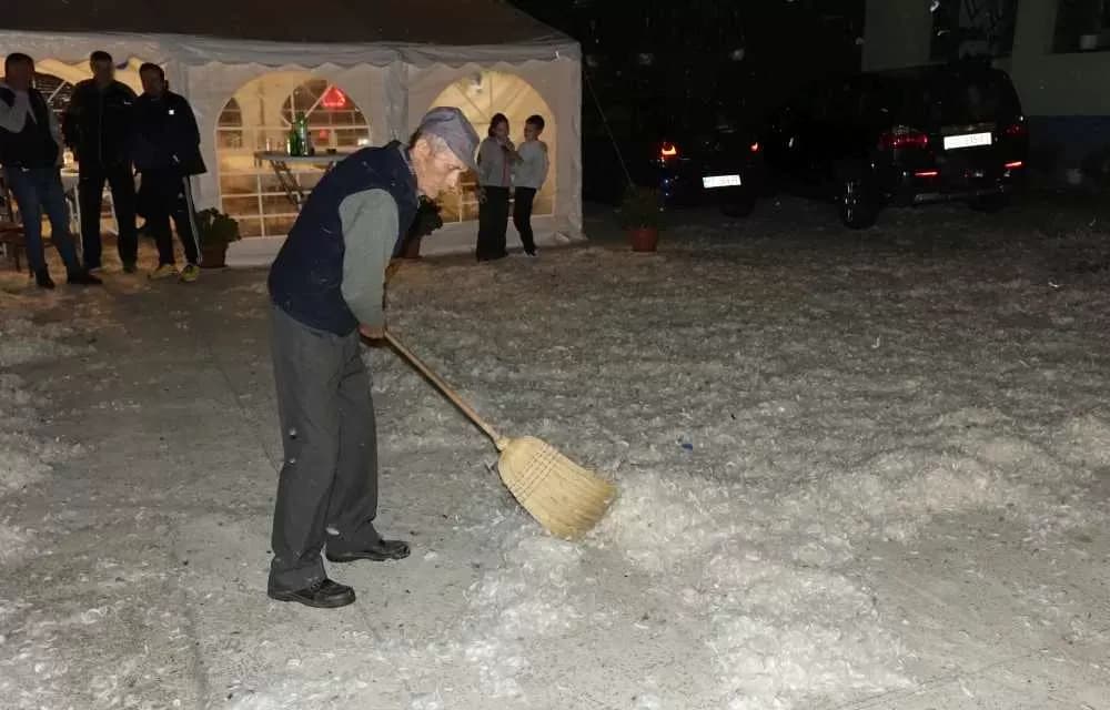 Slavonska fešta za pamćenje: Rođeni blizanci Bruno i Borna, slavilo se uz perje, pjesmu i 90. rođendan pradjeda