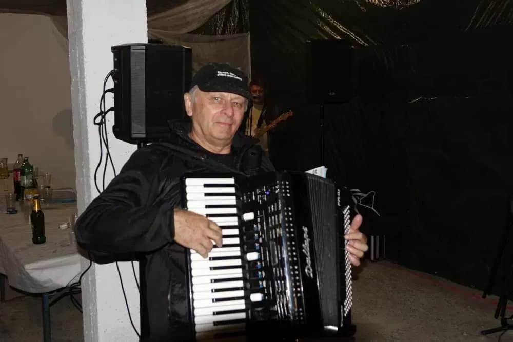 Slavonska fešta za pamćenje: Rođeni blizanci Bruno i Borna, slavilo se uz perje, pjesmu i 90. rođendan pradjeda