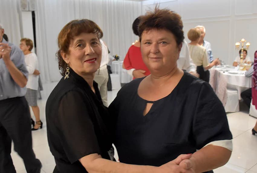 VIŠE OD STOTINU UMIROVLJENIKA NA ZABAVI: Dosta plesa i veselih kola [FOTO]