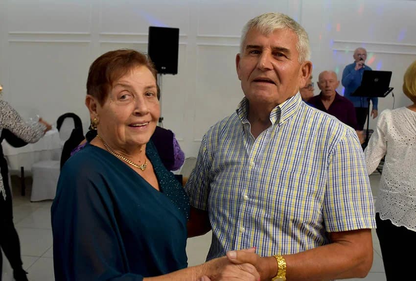 VIŠE OD STOTINU UMIROVLJENIKA NA ZABAVI: Dosta plesa i veselih kola [FOTO]