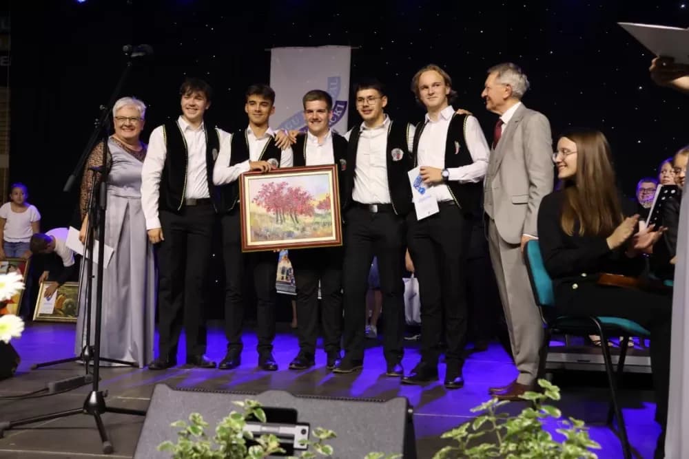 Tamburaši Podrumski bećari i Astal osvojili nagrade na subotičkom festivalu, koji je priznanje dao požeškom novinaru