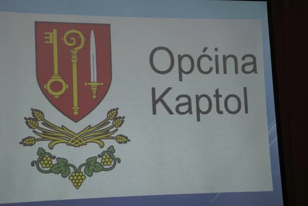 Tamburaši Podrumski bećari i Astal osvojili nagrade na subotičkom festivalu, koji je priznanje dao požeškom novinaru