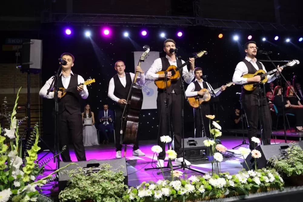 Tamburaši Podrumski bećari i Astal osvojili nagrade na subotičkom festivalu, koji je priznanje dao požeškom novinaru