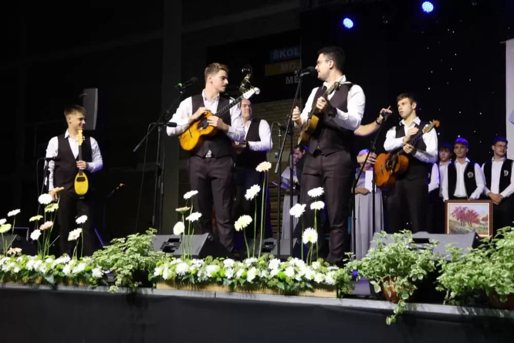 Tamburaši Podrumski bećari i Astal osvojili nagrade na subotičkom festivalu, koji je priznanje dao požeškom novinaru