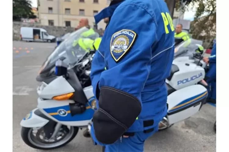 Natjecanje policijskih motorista u Puli: Policijski službenik požeško-slavonske policije Ivan Bosanac osvojio treće mjesto