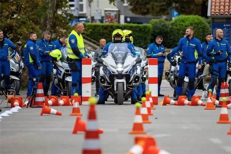 Natjecanje policijskih motorista u Puli: Policijski službenik požeško-slavonske policije Ivan Bosanac osvojio treće mjesto