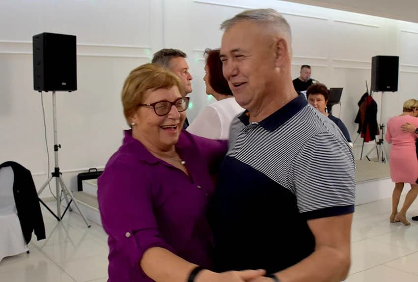 VIŠE OD STOTINU UMIROVLJENIKA NA ZABAVI: Dosta plesa i veselih kola [FOTO]